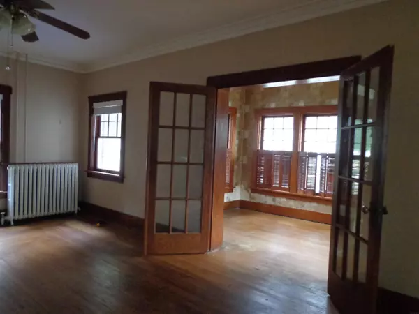 Independence, IA 50644,300 SW 4TH ST