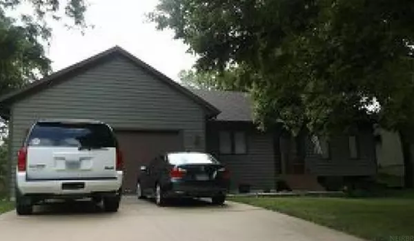 5030 SE Charter Oak LN, Cedar Rapids, IA 52403