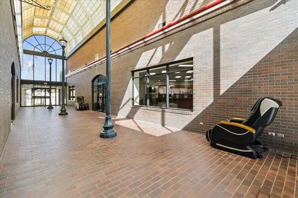 Oelwein, IA 50662,1 W Charles ST