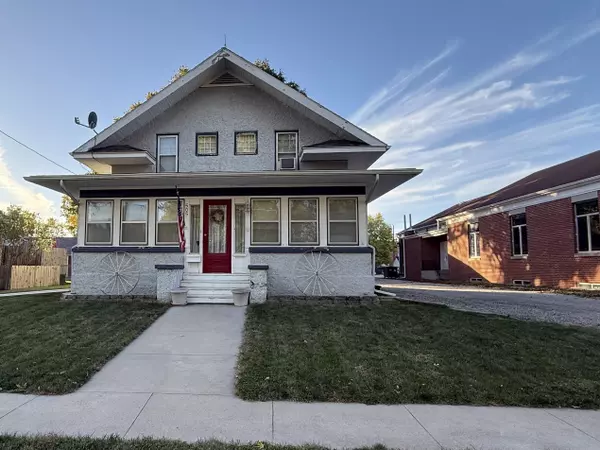 505 SYCAMORE ST, Laporte City, IA 50651
