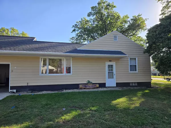 2003 Randolph ST, Waterloo, IA 50702