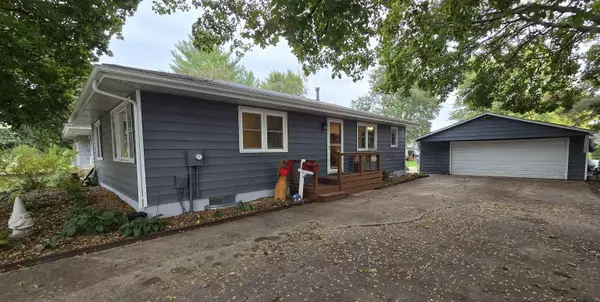 805 Iowa ST, Laporte City, IA 50651
