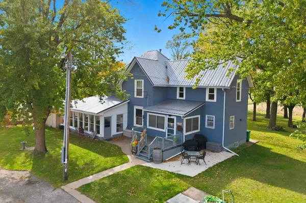 1065 230th ST, Waverly, IA 50677
