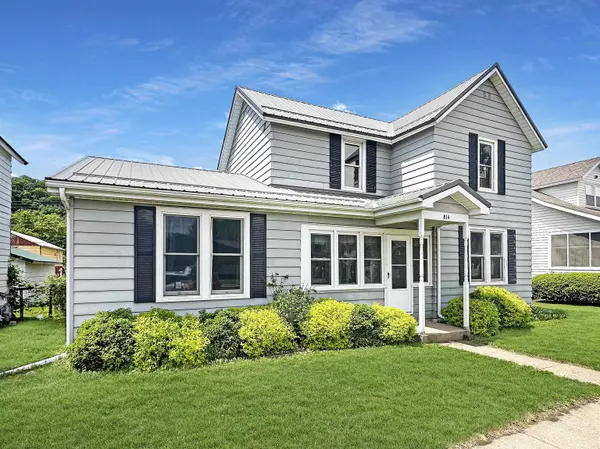 814 S 2nd ST, Guttenberg, IA 52052