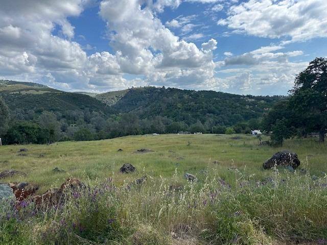 7033 Cane LN, Valley Springs, CA 95252