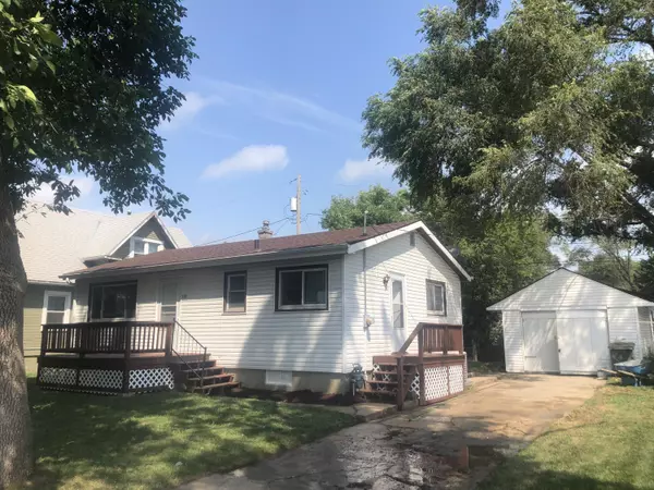 1520 HIATT ST, Carter Lake, IA 51510