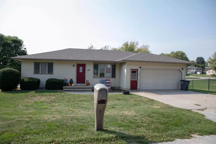 316 S CAYLEEN CIR, Carson, IA 51525