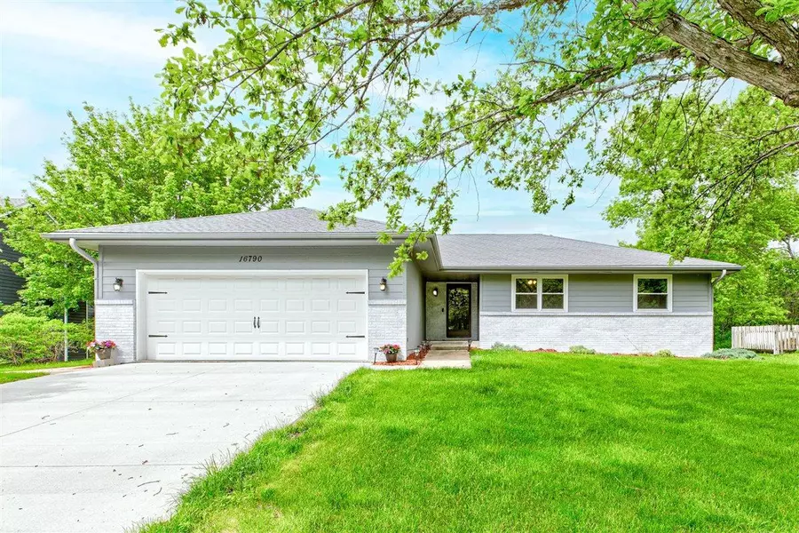 16790 READ RD, Honey Creek, IA 51542