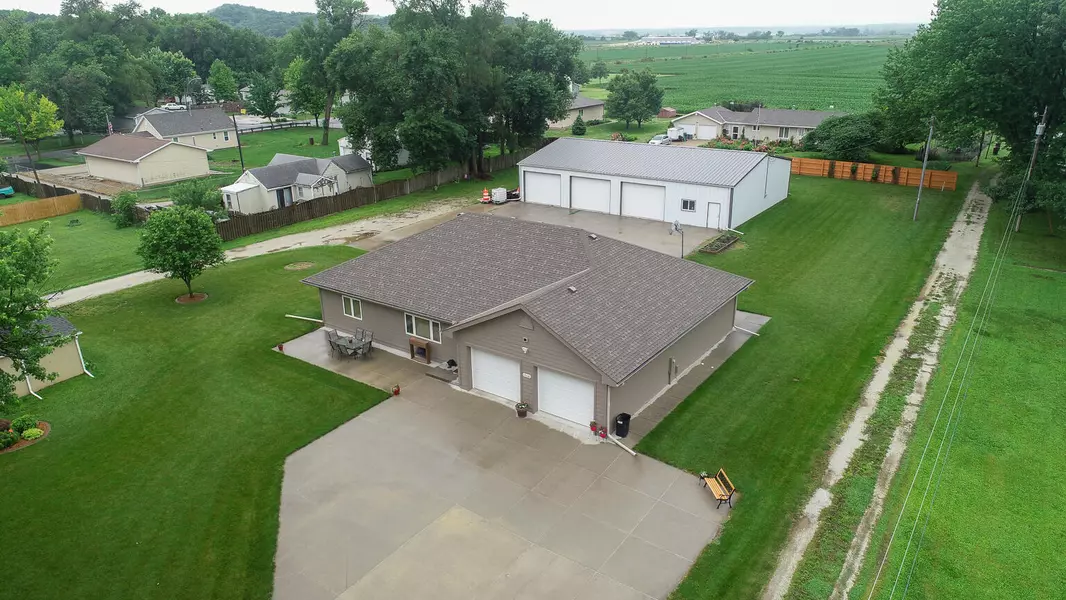 1018 OLD LINCOLN HWY, Crescent, IA 51526