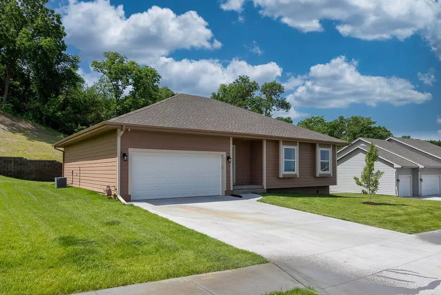 1347 COPPER MOUNTAIN CIR, Crescent, IA 51526