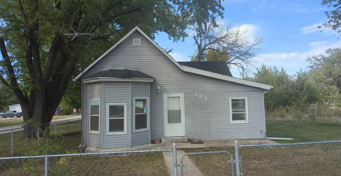 301 GLEASON AVE, Pacific Jct, IA 51561