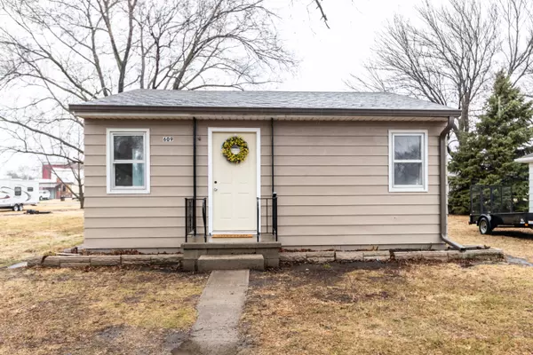 609 TECUMSEH AVE, Farragut, IA 51639