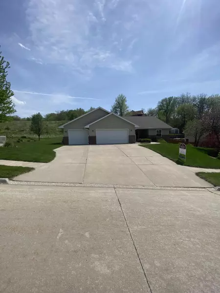 1515 PLATINUM DR, Crescent, IA 51526