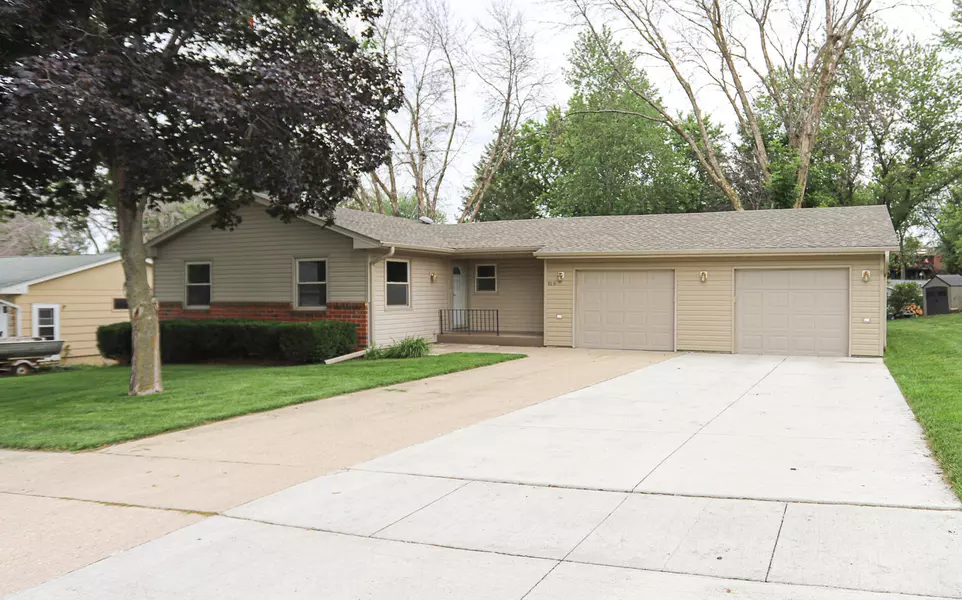 1018 SETTLERS LN, Denison, IA 51442