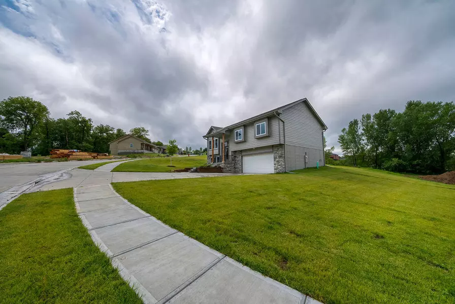 1320 COPPER MOUNTAIN DR, Crescent, IA 51526