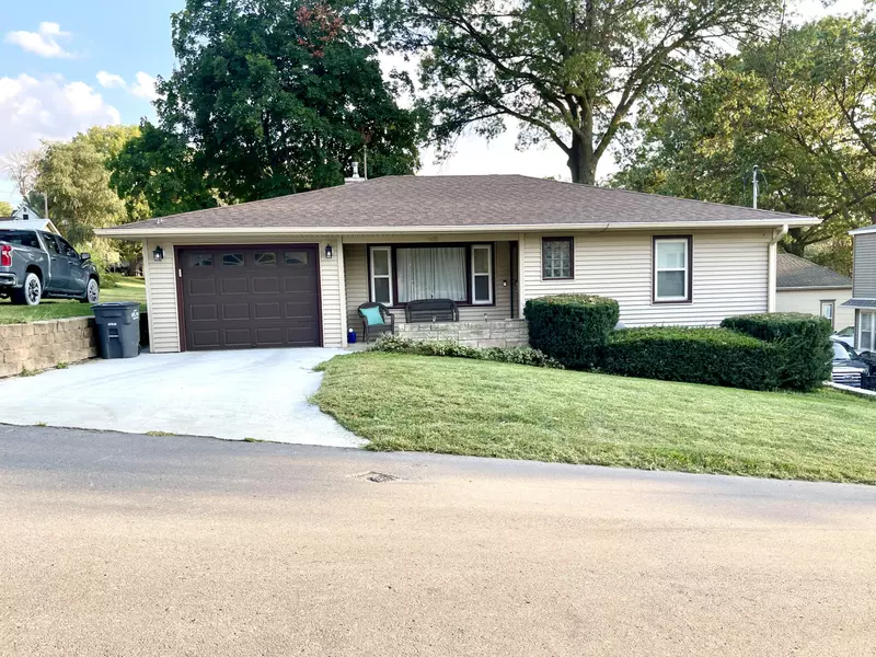 405 WALNUT ST, Oakland, IA 51560