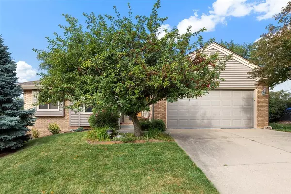 130 WOODBURY CIR, Council Bluffs, IA 51503