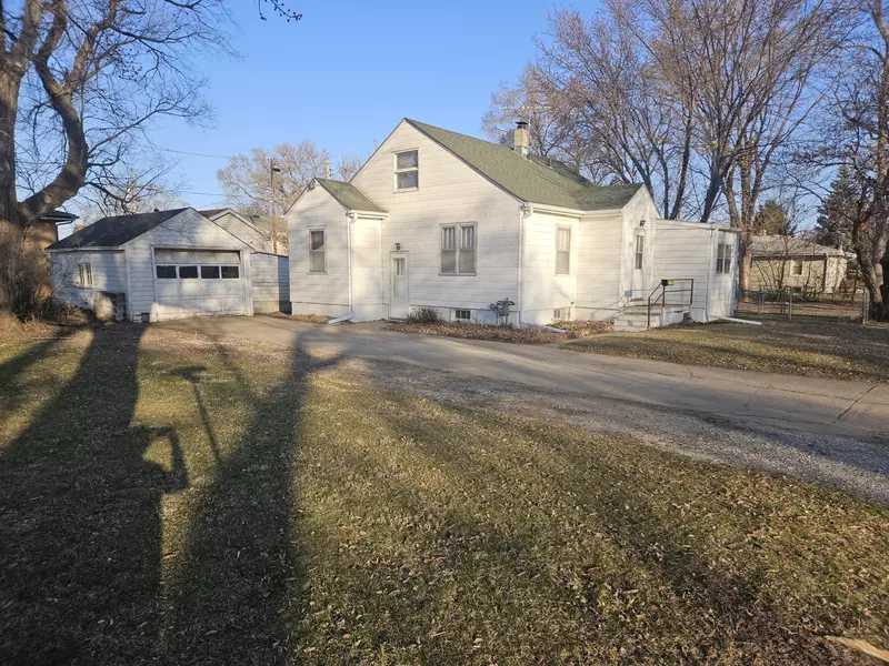 3712 N 14 ST, Carter Lake, IA 51510