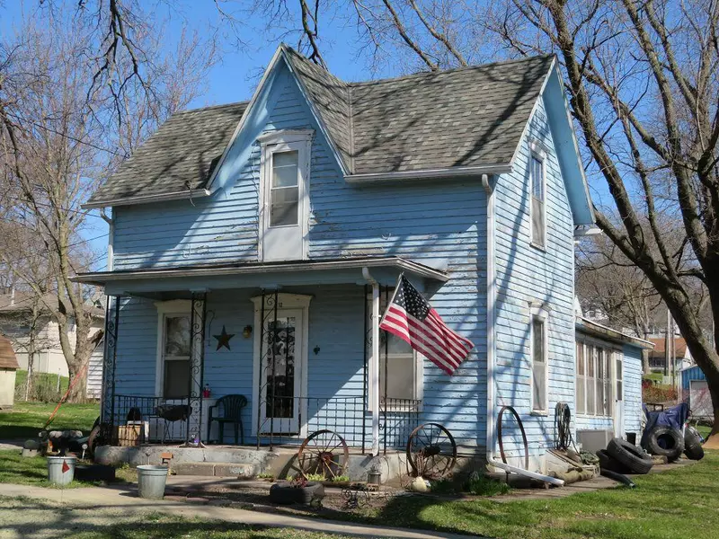 112 E LYON ST, Avoca, IA 51521