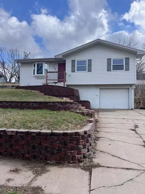 135 GLENBROOK DR, Glenwood, IA 51534