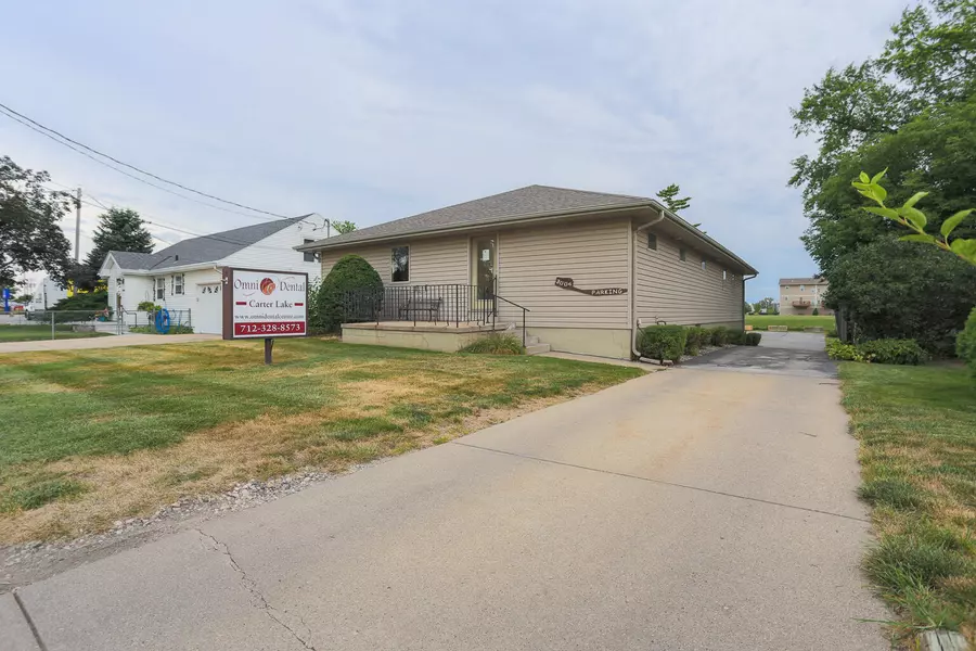 3004 N 13TH ST, Carter Lake, IA 51510