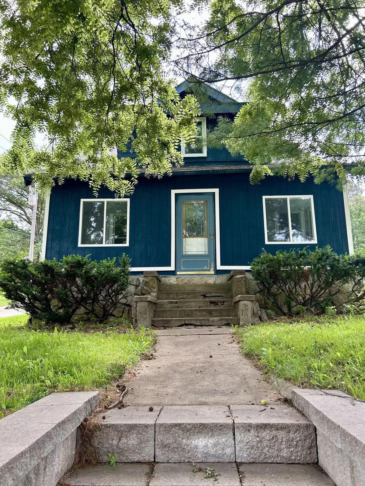 Avoca, IA 51521,613 N WALNUT ST