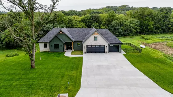 23056 FRONTIER LN, Glenwood, IA 51534