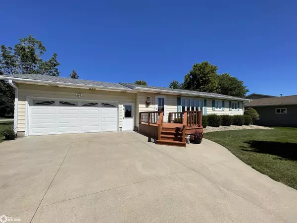 228 W Spring St, Manly, IA 50456