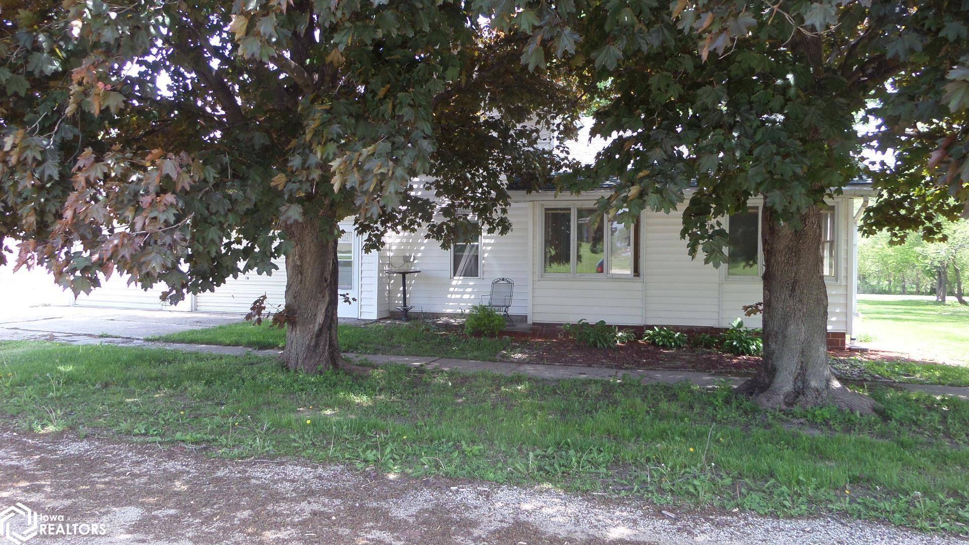 512 Grand St, Gladbrook, IA 50635