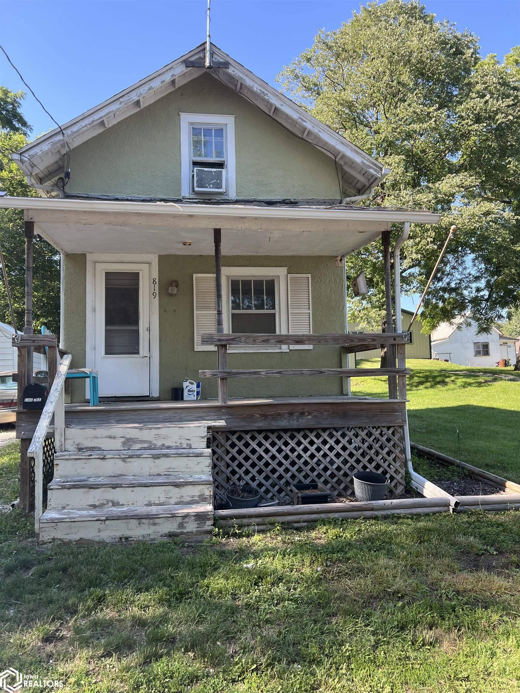 819 E Jackson St, Centerville, IA 52544