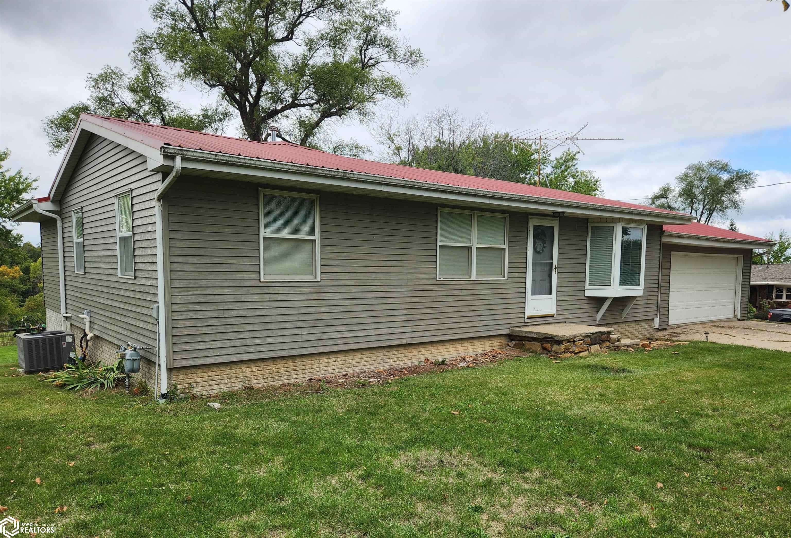 2037 Poplar St, Knoxville, IA 50138
