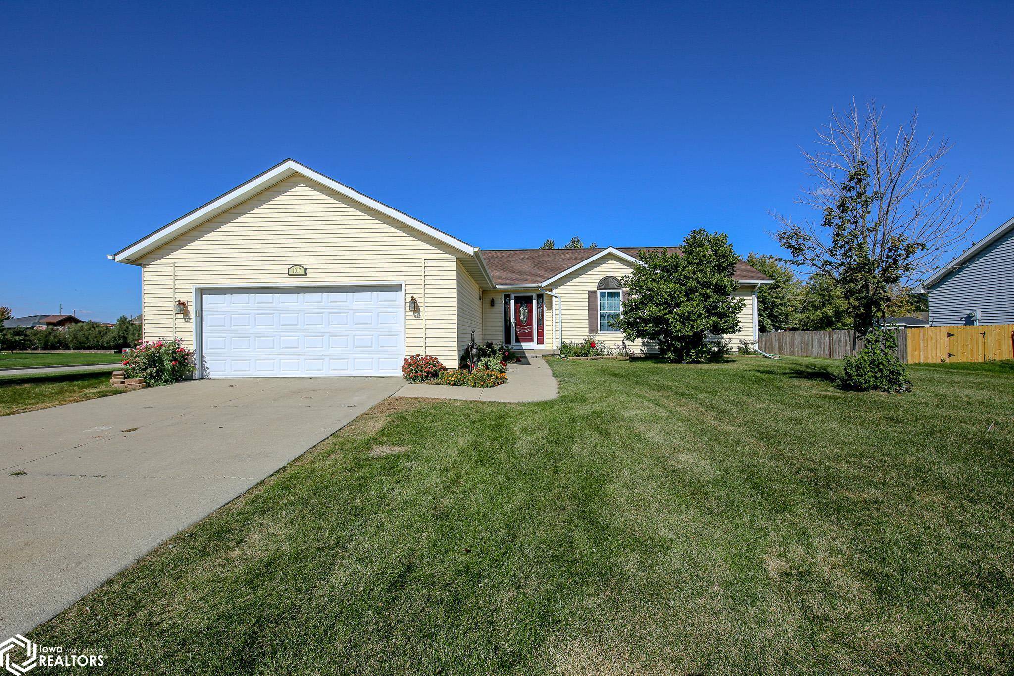 1017 Cherokee St, Nevada, IA 50201