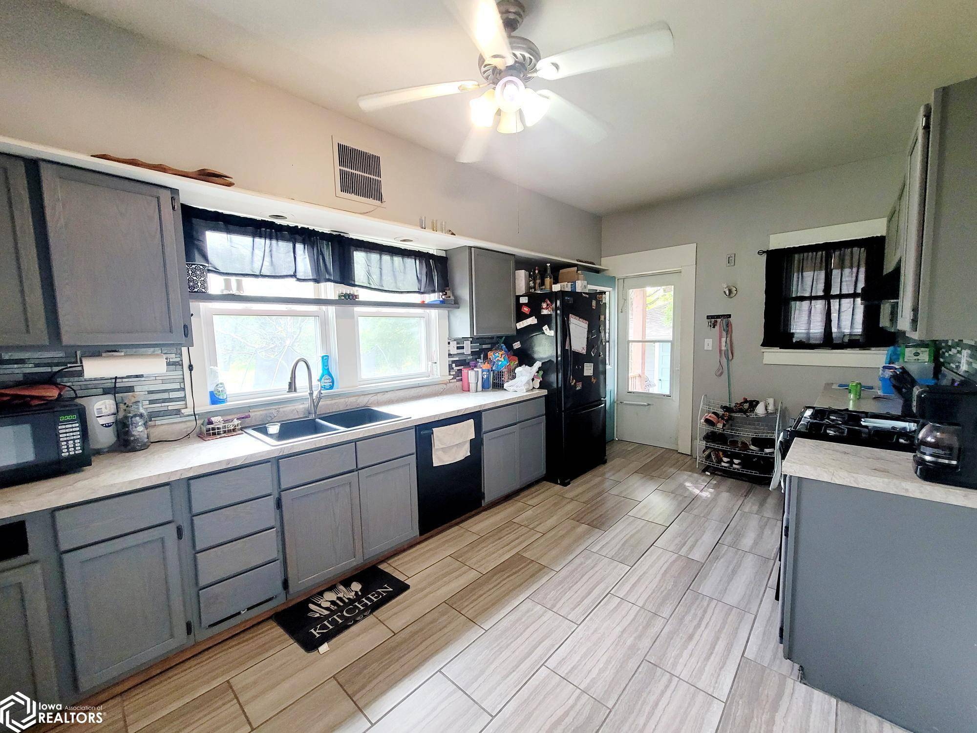 Oskaloosa, IA 52577,469 N 9th St