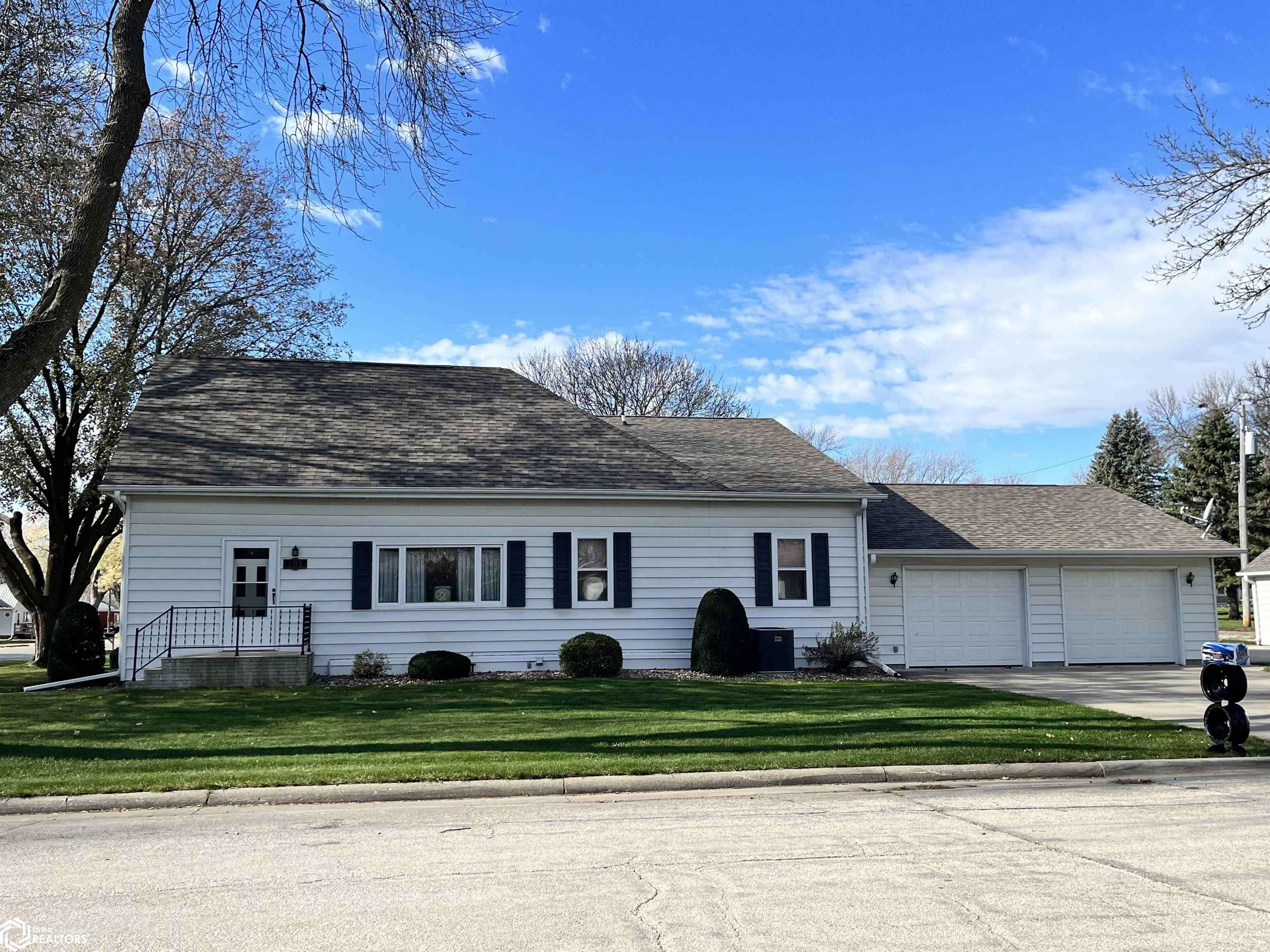 505 Columbian Blvd, Armstrong, IA 50514