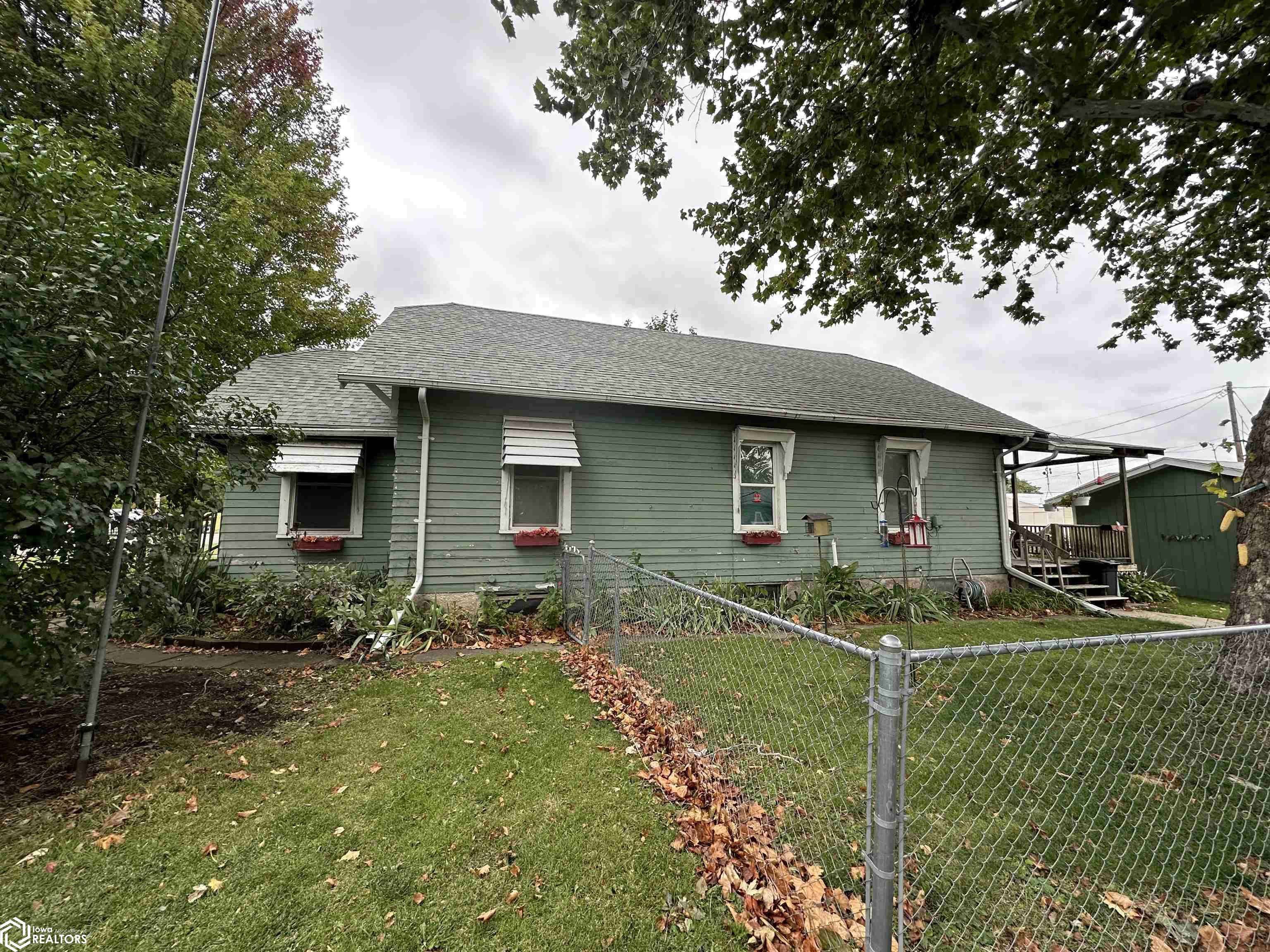 106 S Walnut St, Richland, IA 52585