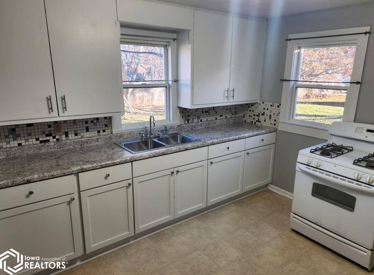 Knoxville, IA 50138,909 N Grant St