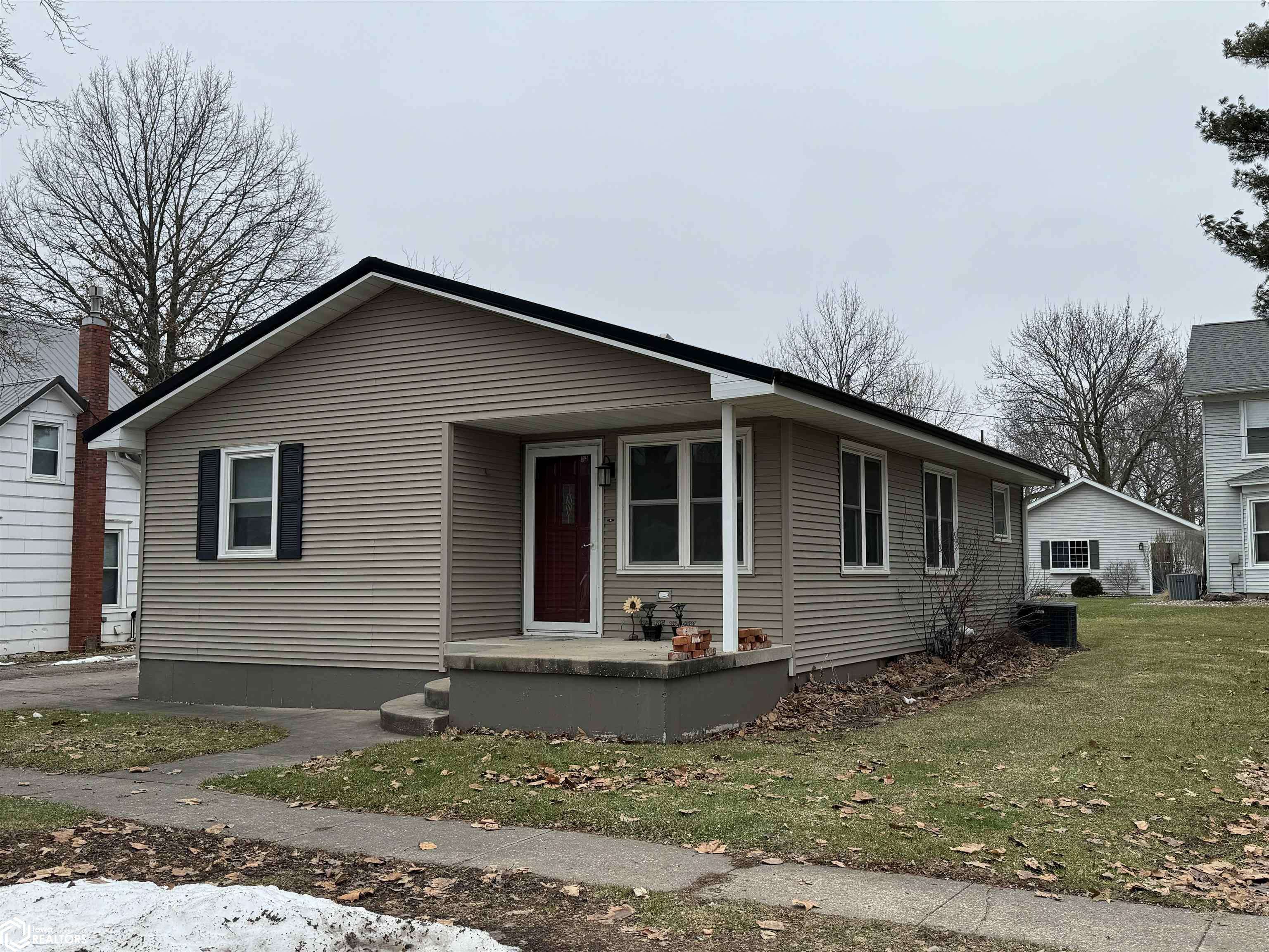 815 North St, Mediapolis, IA 52637