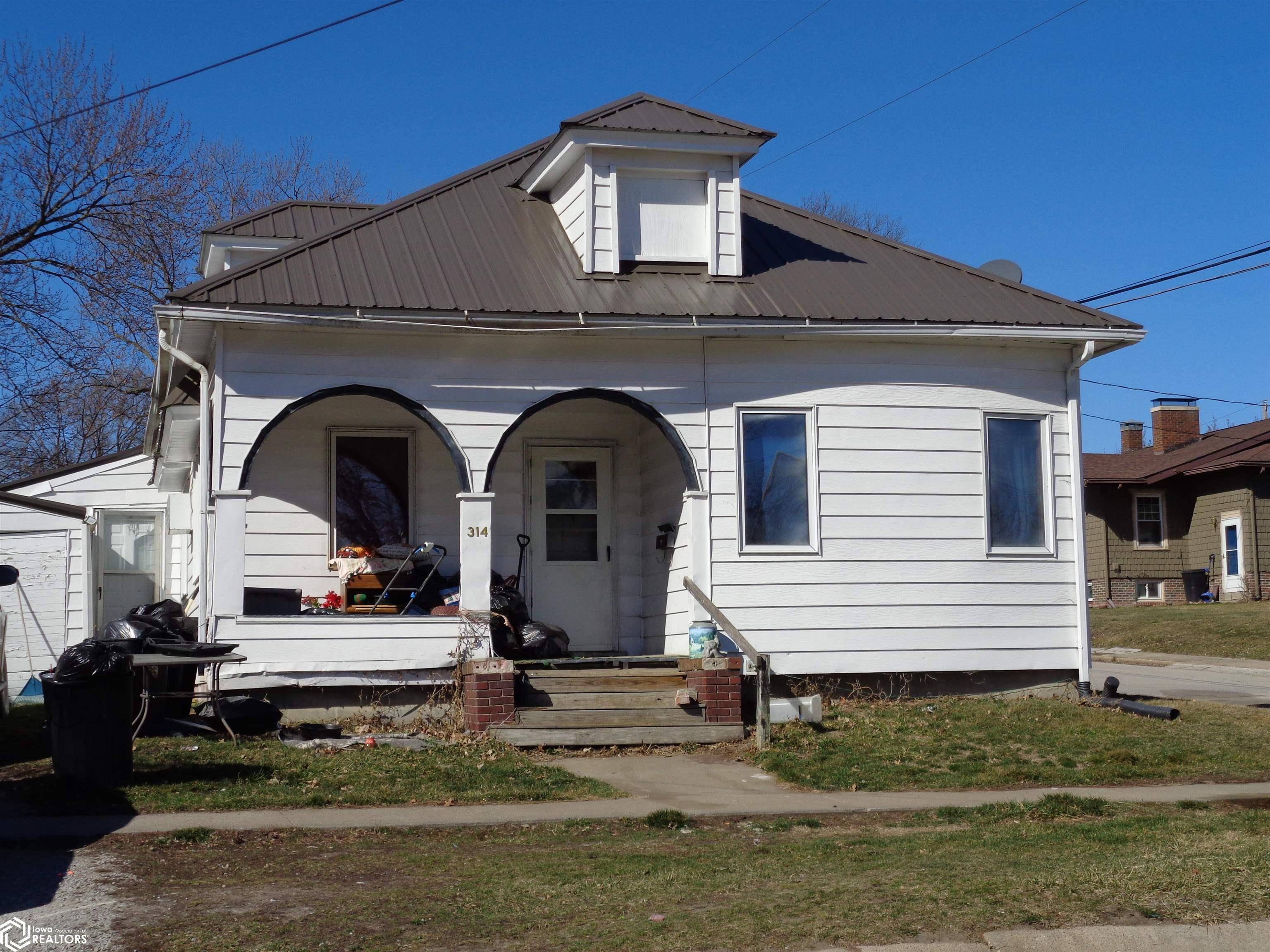 314 N 15th St, Centerville, IA 52544