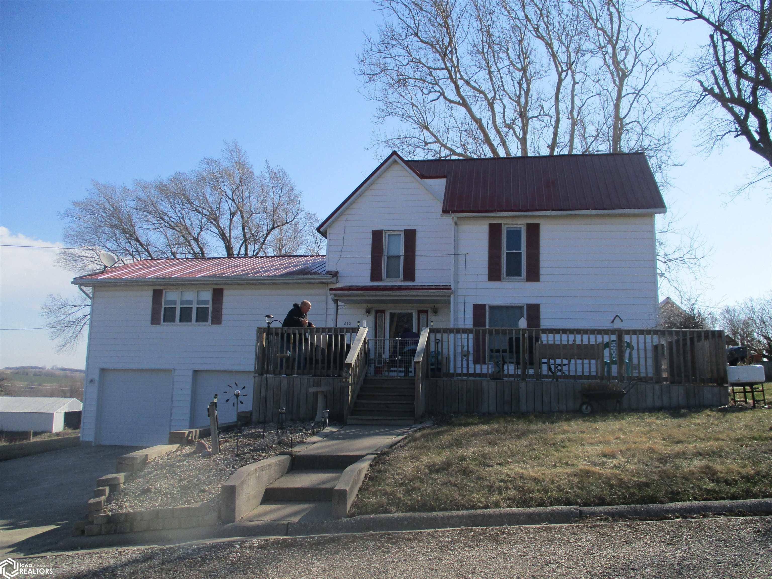 610 4th St, Dedham, IA 51440