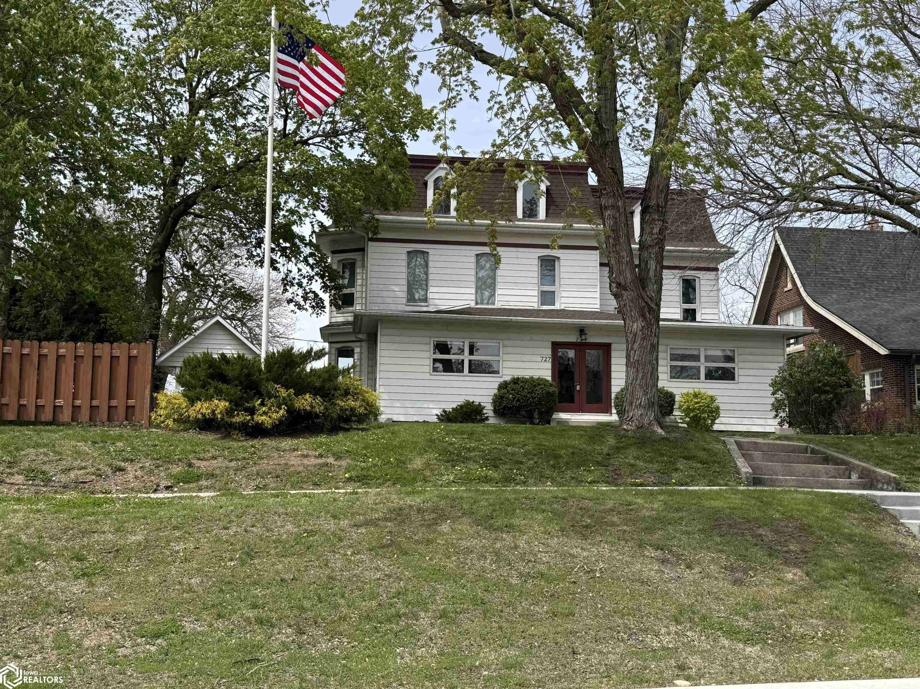 727 N Adams St, Carroll, IA 51401