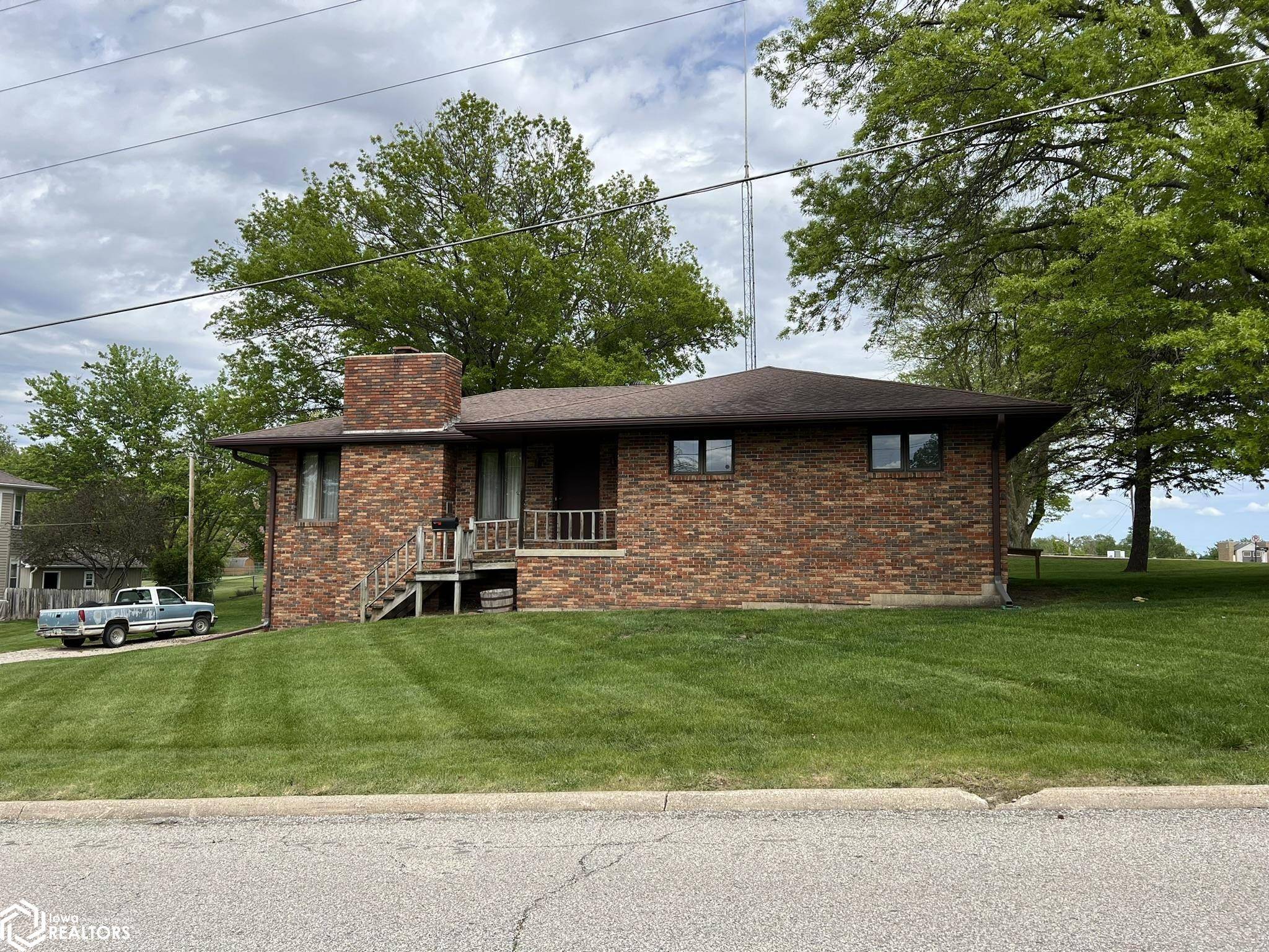 725 S Jackson St, Osceola, IA 50213