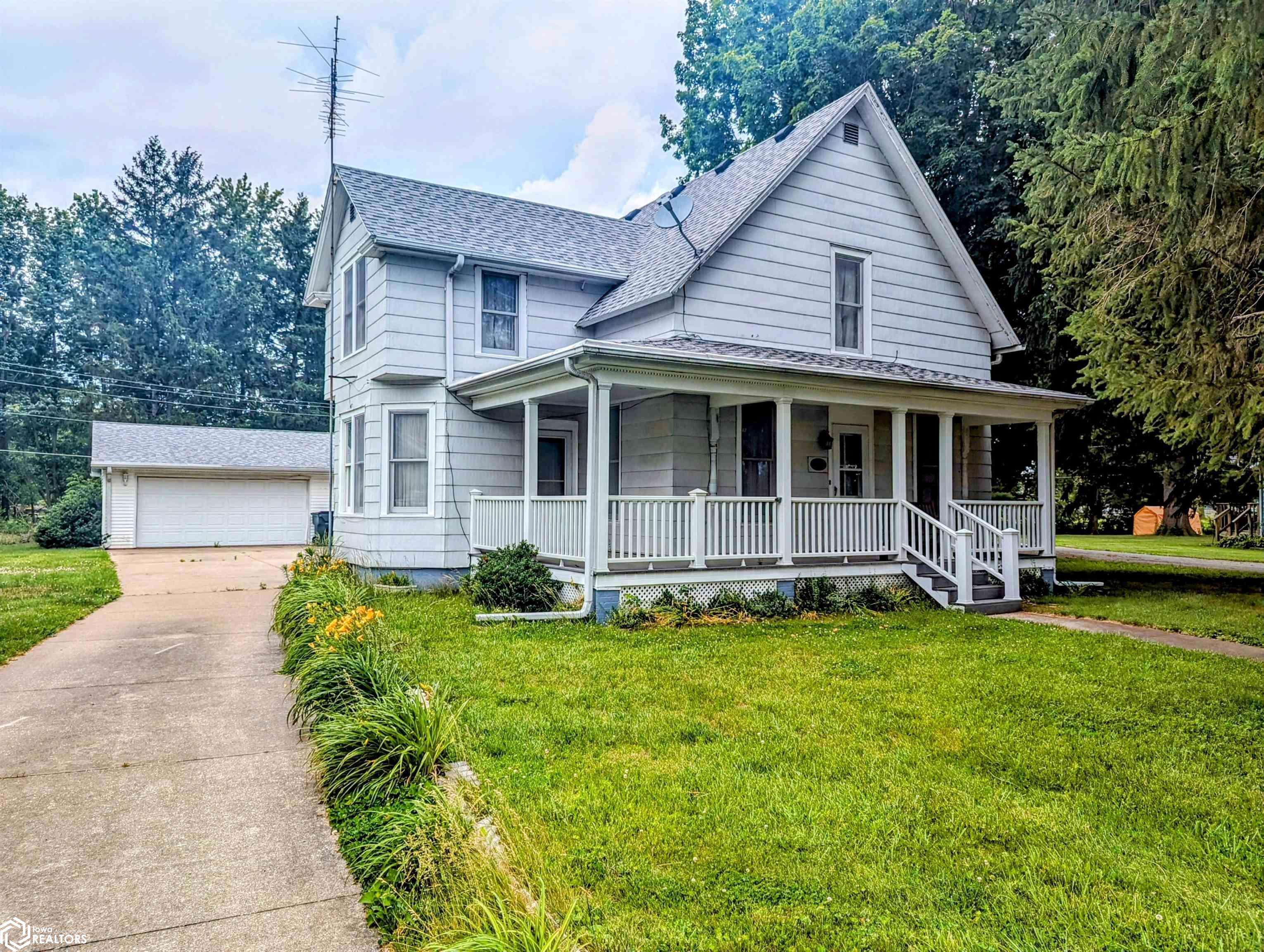 308 Crescent Dr, Middletown, IA 52638