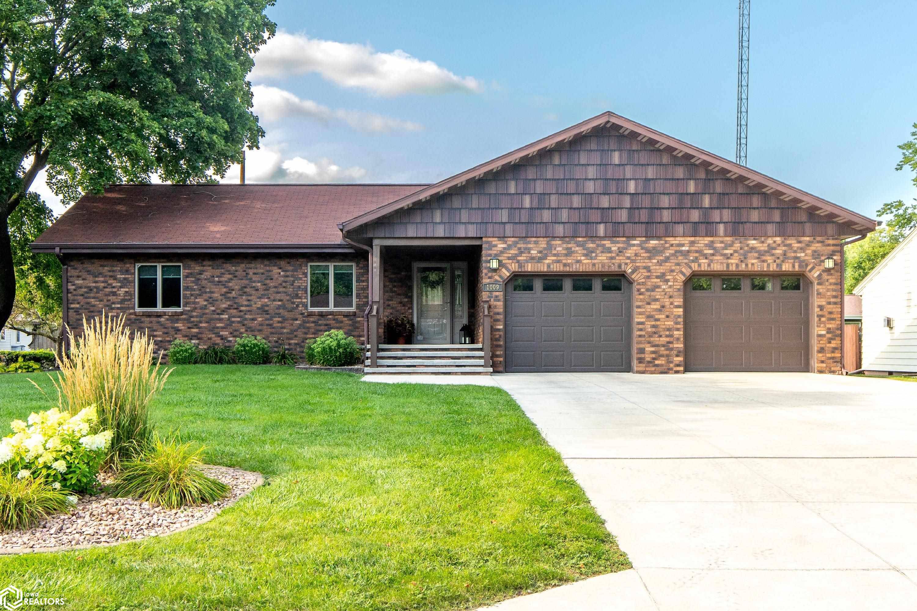 1009 2nd Ave NE, Clarion, IA 50525-1721