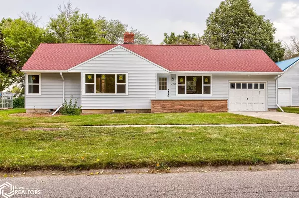 220 W Maple St, Hubbard, IA 50122