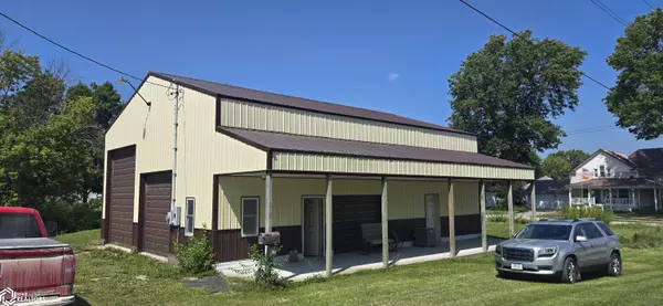 215 3RD E, Seymour, IA 52590