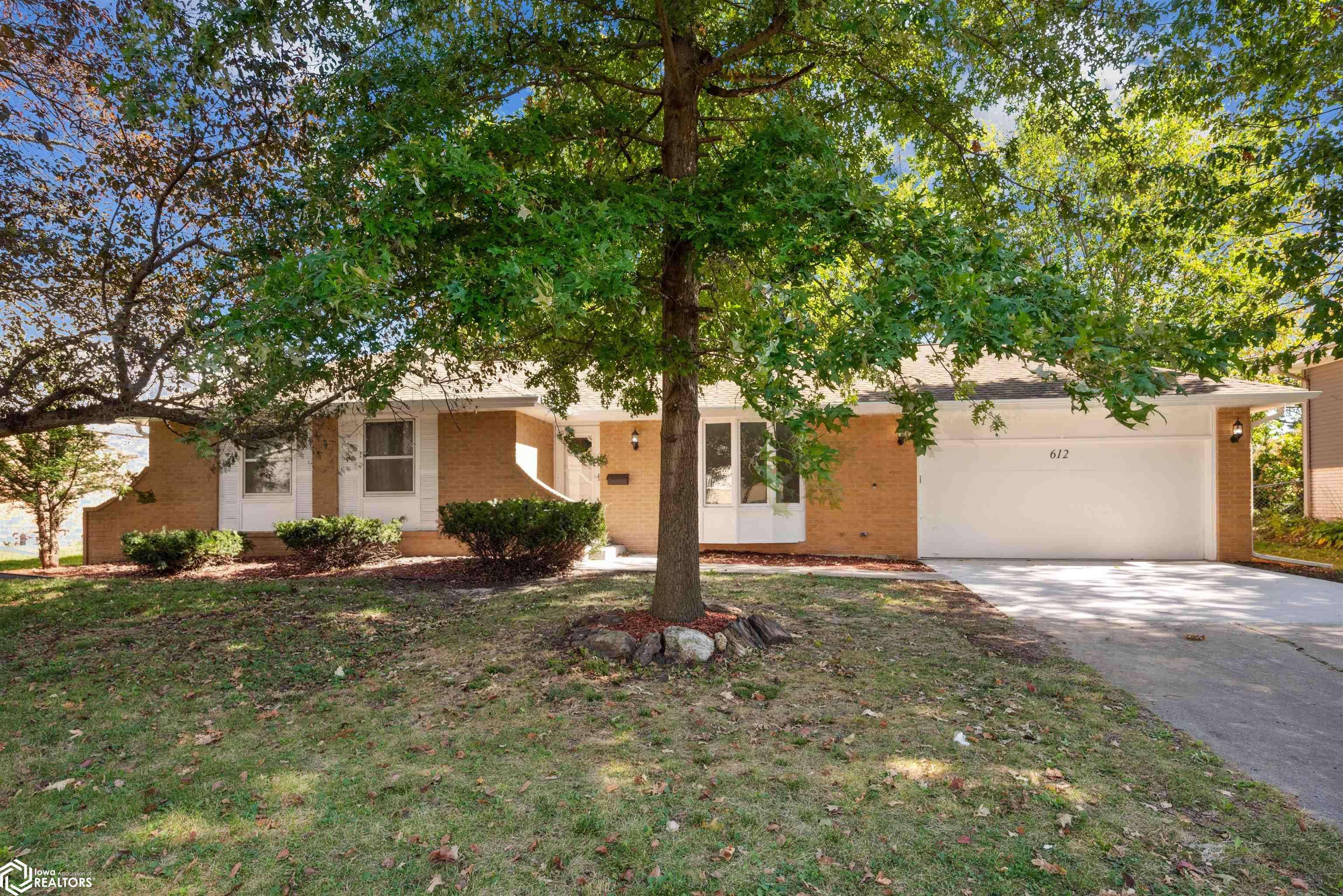 612 E 17th St N, Newton, IA 50208