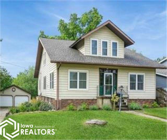 1225 N 4th Ave W, Newton, IA 50208