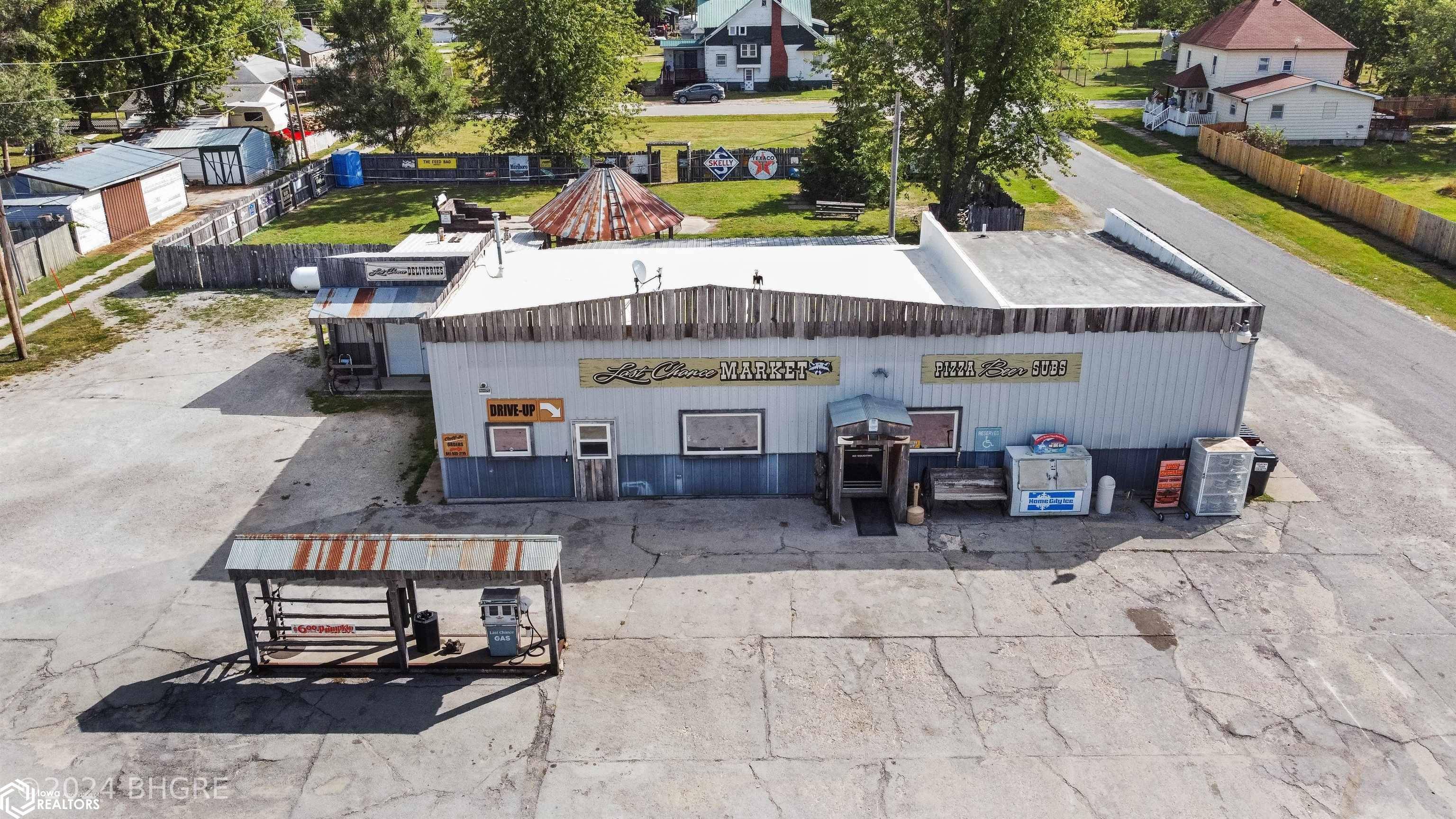 114 S Prairie St, Russell, IA 50238
