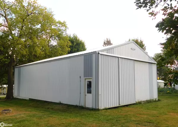 413 Maple St, Deloit, IA 51441