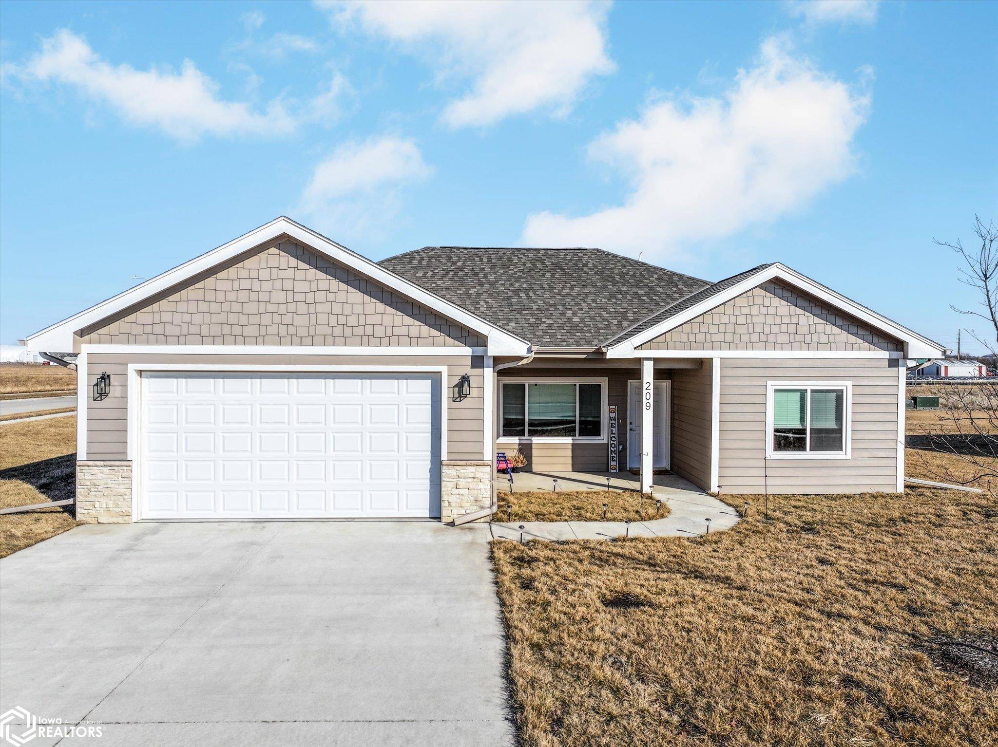 209 Harvest Hills Dr, Woodbine, IA 51579